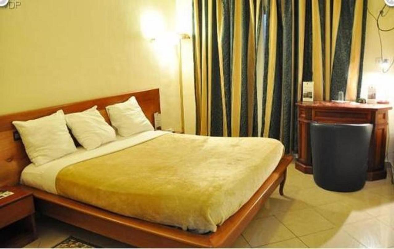 Hotel Vallee Des Princes Ντουάλα Εξωτερικό φωτογραφία