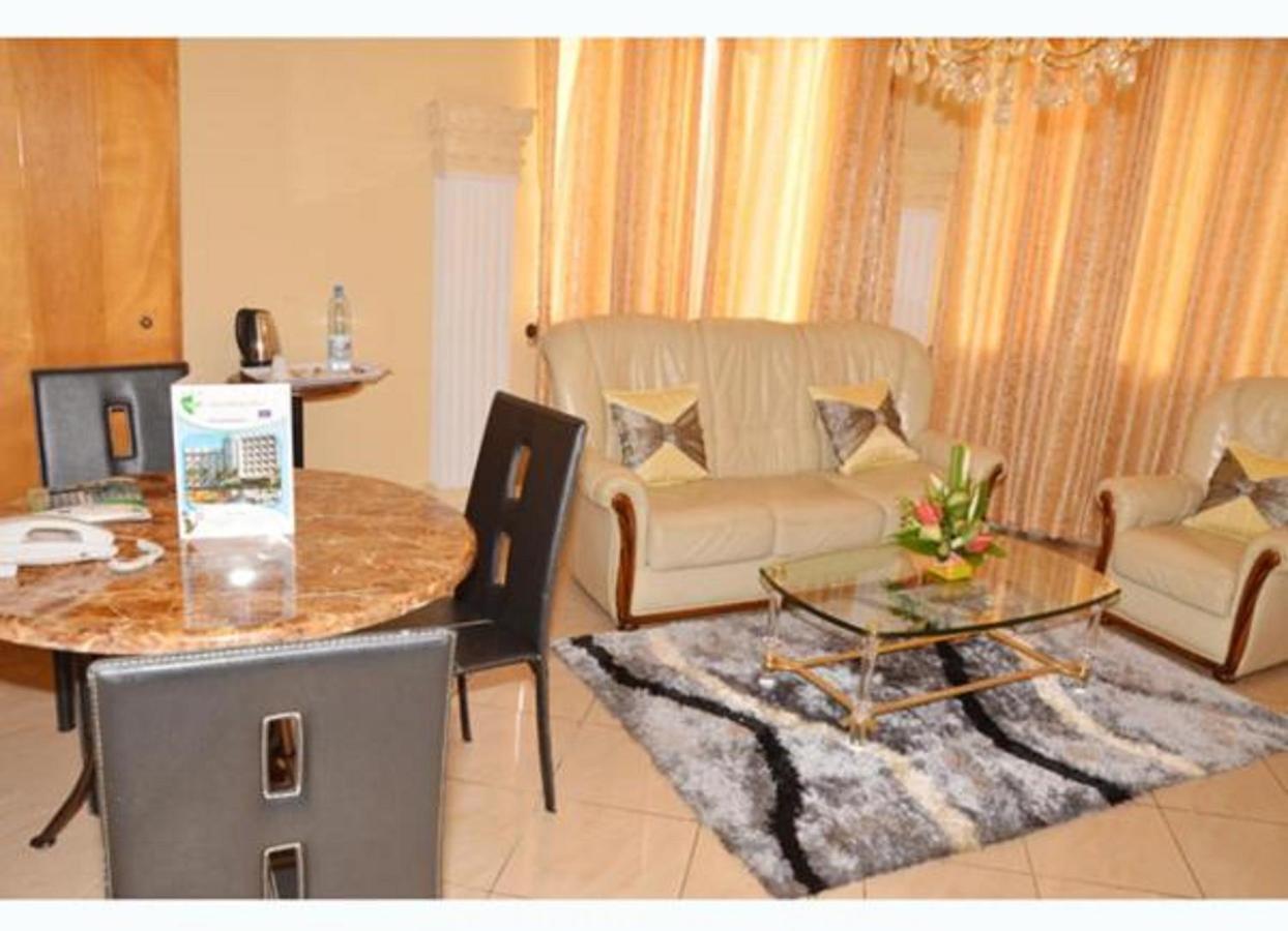 Hotel Vallee Des Princes Ντουάλα Εξωτερικό φωτογραφία